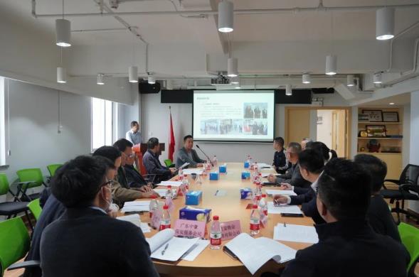 深圳保安協(xié)會召開赴重慶安?？疾旖涣鞣窒頃? ></a>
                    </div>
                    <div   id=